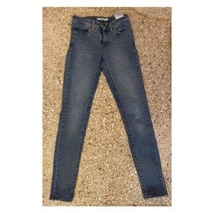 Levi’s 711 skinny jeans